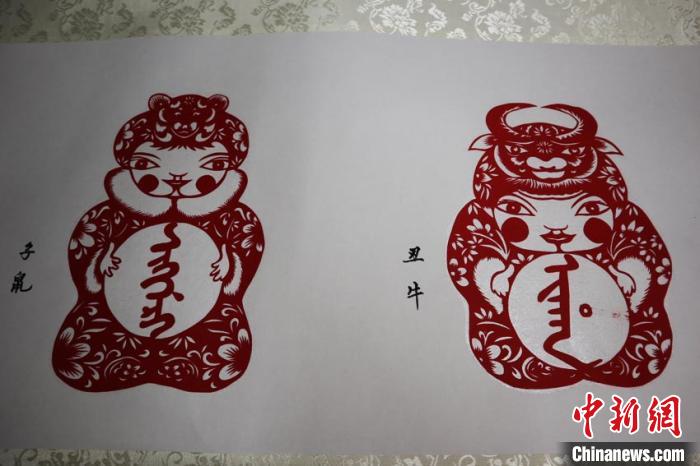 满族剪纸传承人的华丽人生助传统文化漂洋过海