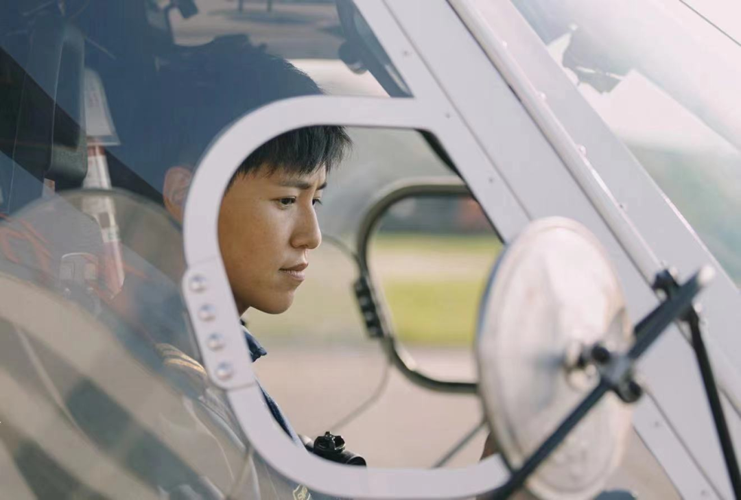 宋寅开飞机的舒克