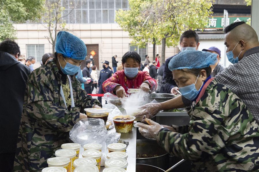 Beef noodles restaurants resume take-away business in Xiangyang, Hubei Province CHINA-HUBEI-XIANGYANG-BEEF NOODLES (CN)