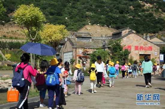 （乡村振兴·图文互动）（2）从“卖石头”到“卖风景”