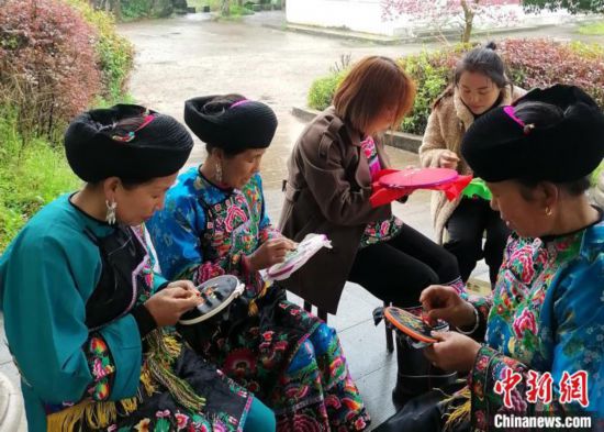 “非遗+扶贫”的湘西实践：苗绣让“让妈妈回家”