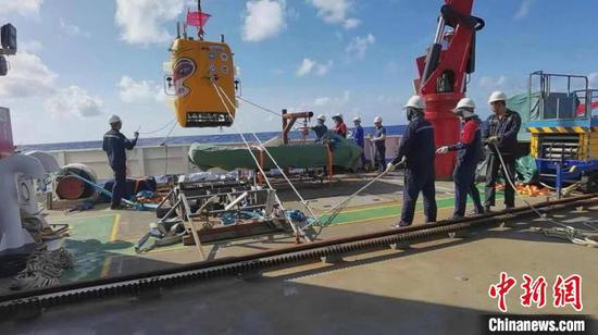 Researchers test China's AUV Researchers test China's AUV